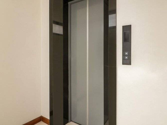 OYO 225 Premier Place Hotel