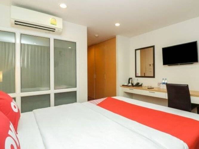OYO 225 Premier Place Hotel