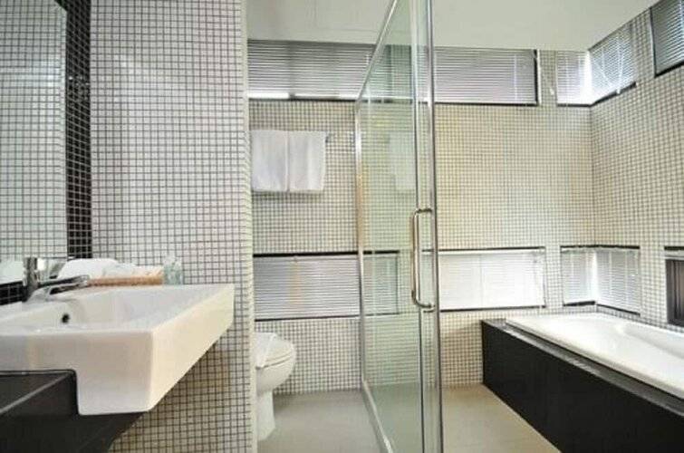 OYO 225 Premier Place Hotel