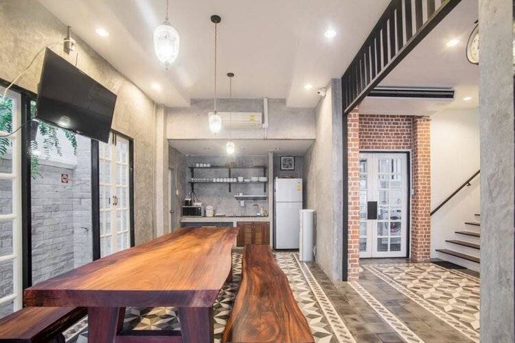 X9Hostel
