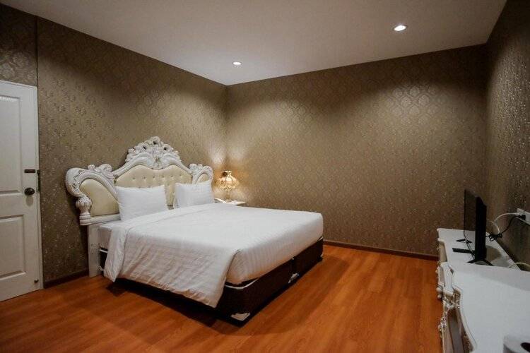 The O-Zone Airport Inn