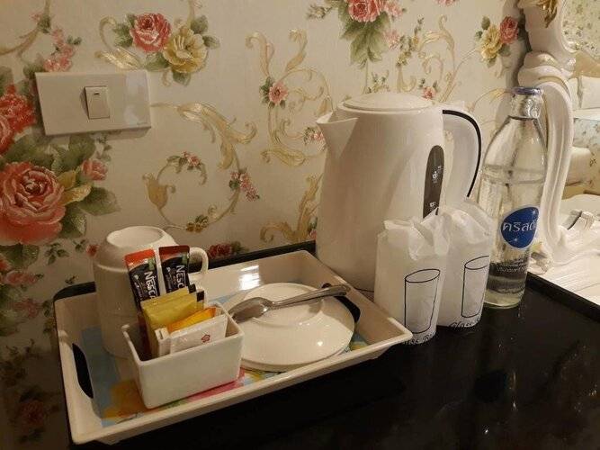The O-Zone Airport Inn