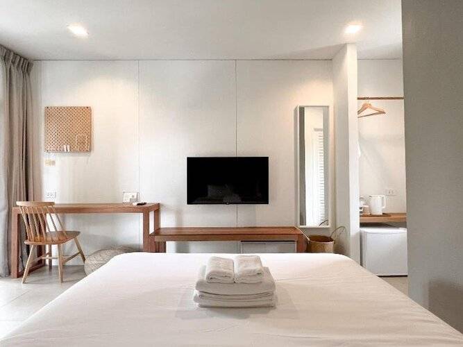 SUNKISS pool.bed.cafe
