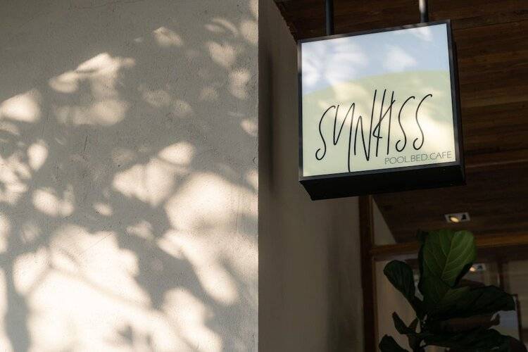 SUNKISS pool.bed.cafe