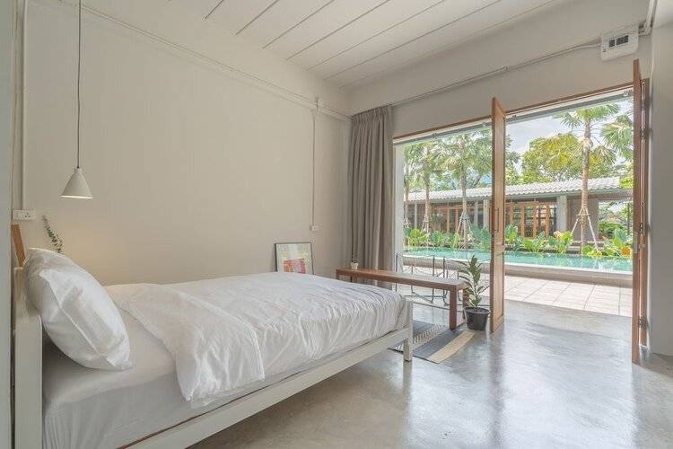 SUNKISS pool.bed.cafe