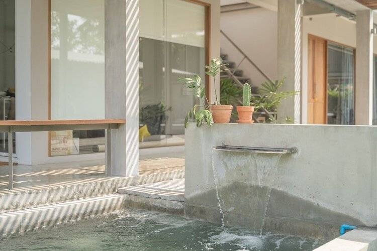 SUNKISS pool.bed.cafe