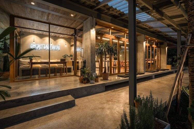 SUNKISS pool.bed.cafe