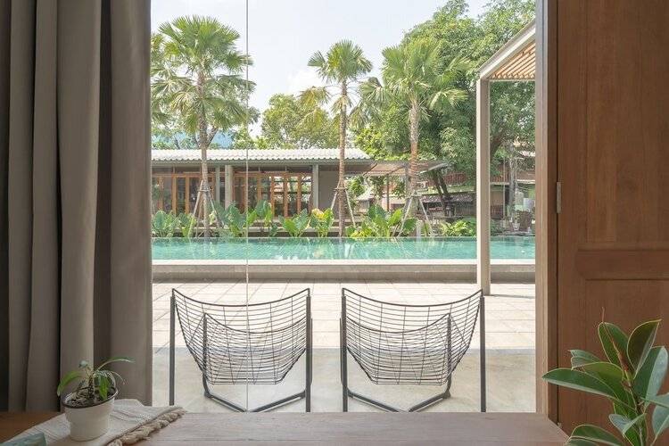 SUNKISS pool.bed.cafe