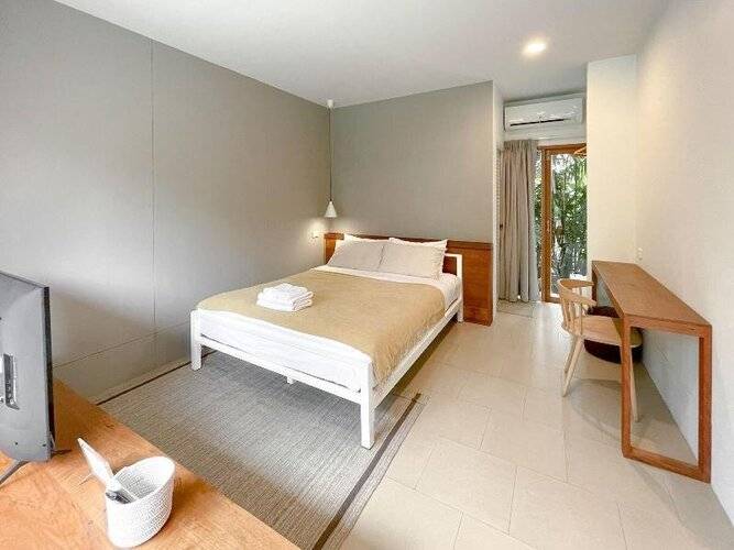 SUNKISS pool.bed.cafe