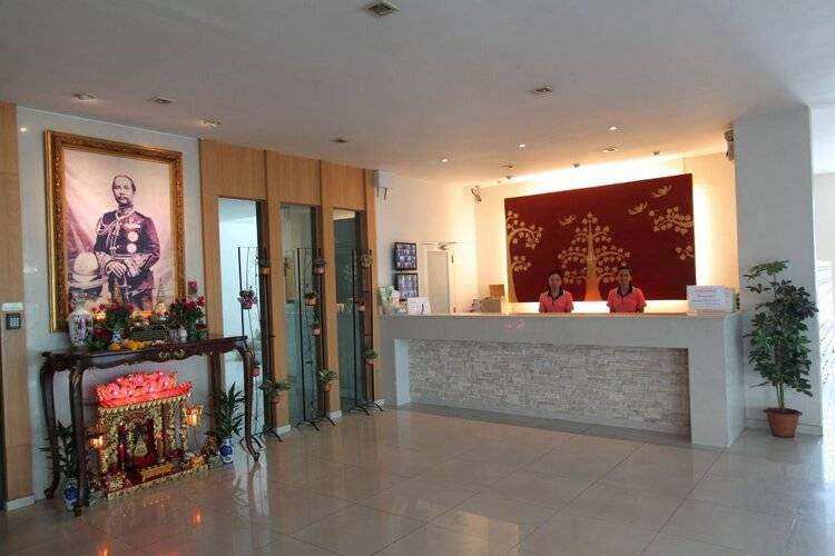 The Royal Bee Apart Hotel