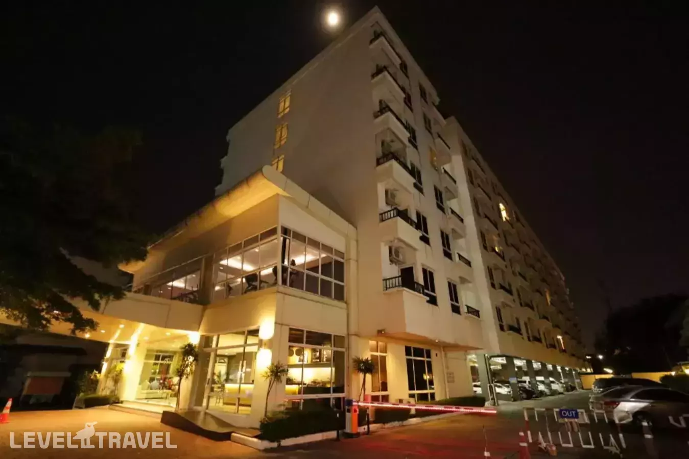 The Royal Bee Apart Hotel