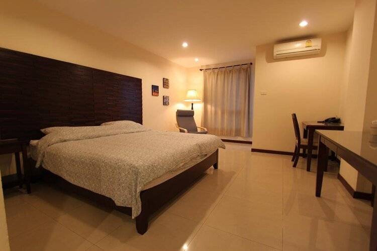 The Royal Bee Apart Hotel