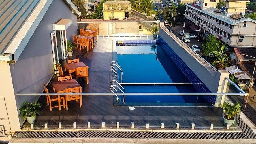 Cosmique Clarks Inn Suites
