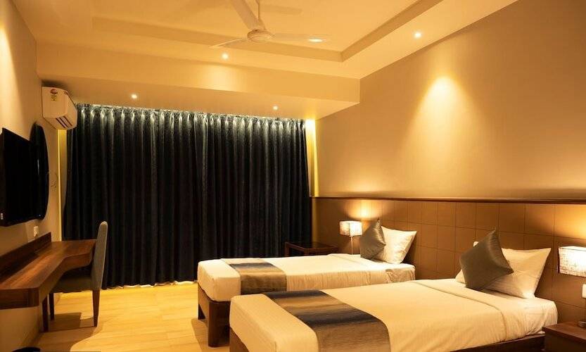 Cosmique Clarks Inn Suites