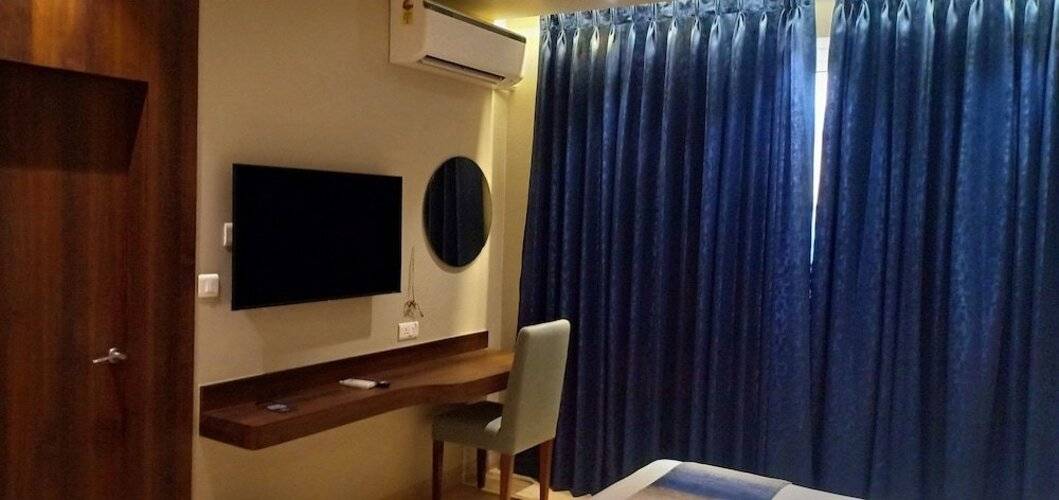 Cosmique Clarks Inn Suites