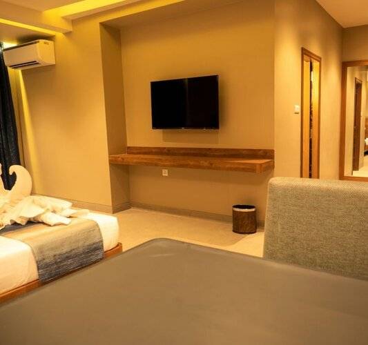 Cosmique Clarks Inn Suites