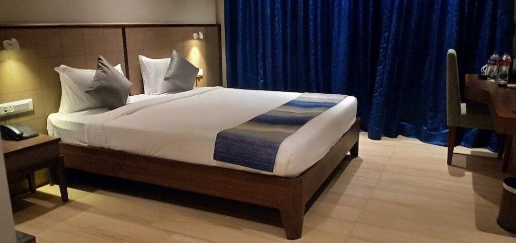 Cosmique Clarks Inn Suites