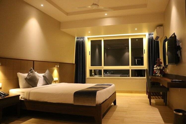 Cosmique Clarks Inn Suites