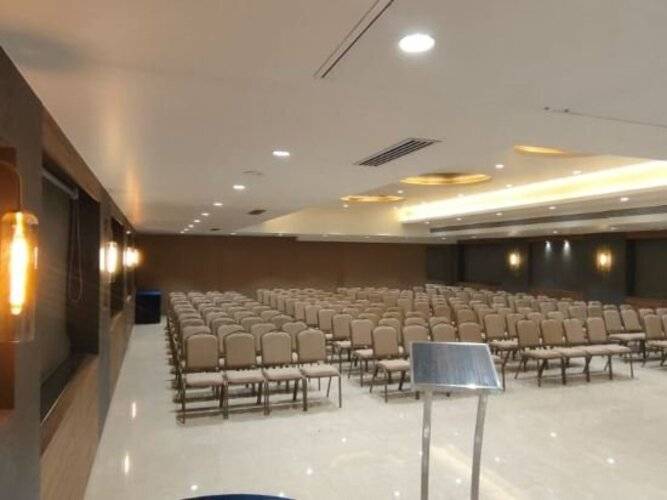 Cosmique Clarks Inn Suites
