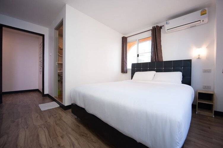 Hoppers Place Donmuang Hostel