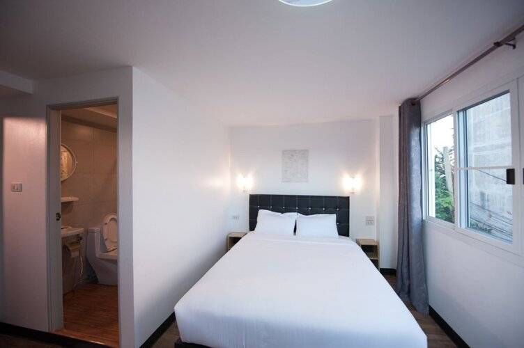 Hoppers Place Donmuang Hostel