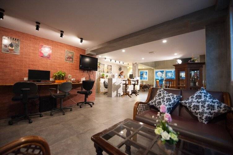 Hoppers Place Donmuang Hostel