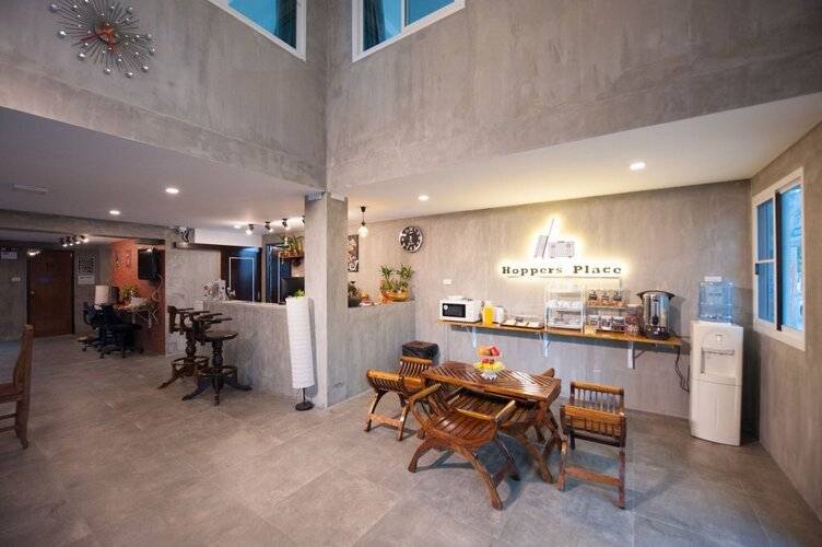 Hoppers Place Donmuang Hostel