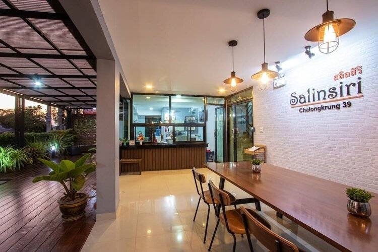 Salinsiri at Lat Krabang