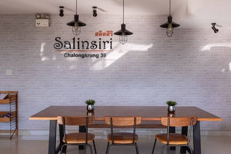 Salinsiri at Lat Krabang
