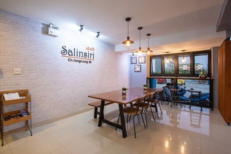 Salinsiri at Lat Krabang