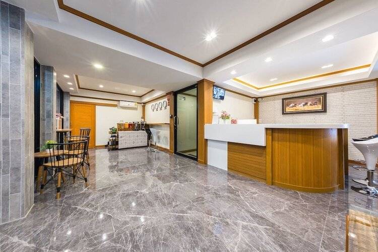 Suthep Home & Hostel