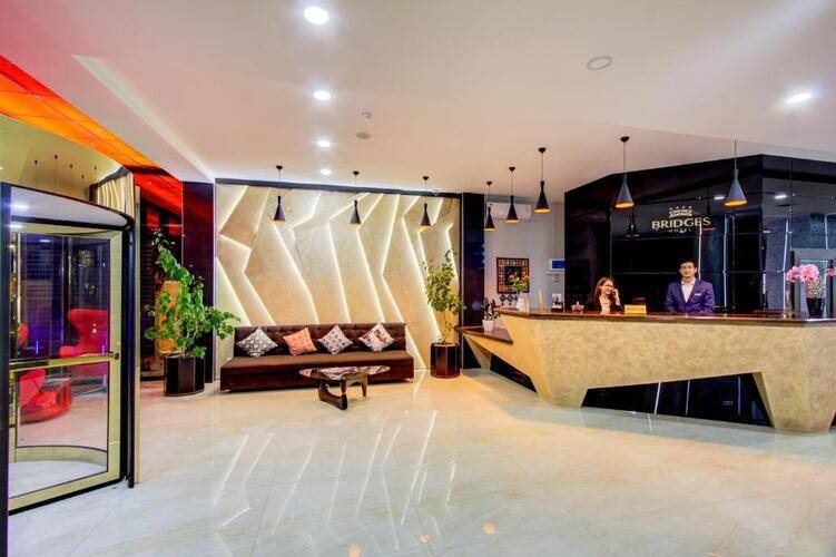 Hotel Bridges