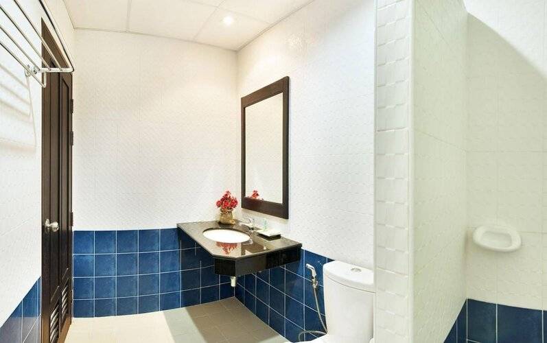 OYO 241 Ratana Hotel Sakdidet