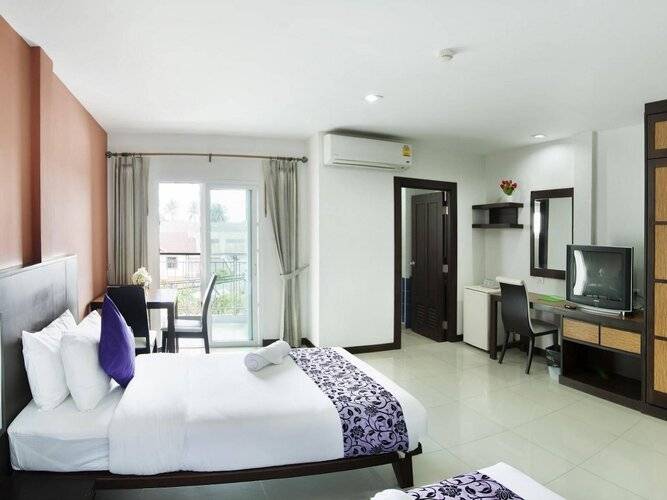 OYO 241 Ratana Hotel Sakdidet