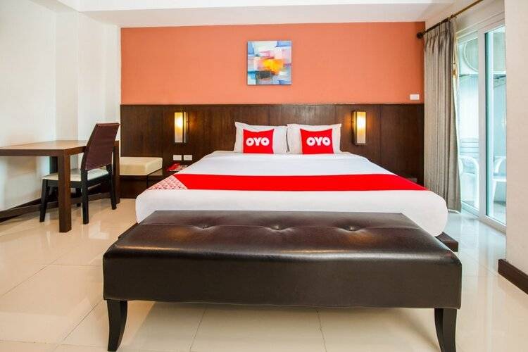 OYO 241 Ratana Hotel Sakdidet