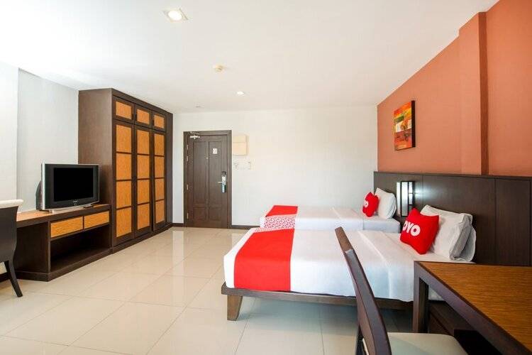 OYO 241 Ratana Hotel Sakdidet
