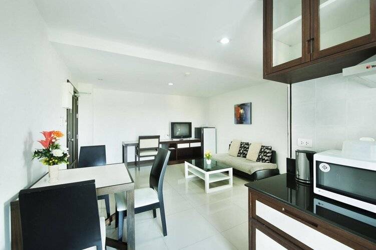 OYO 241 Ratana Hotel Sakdidet
