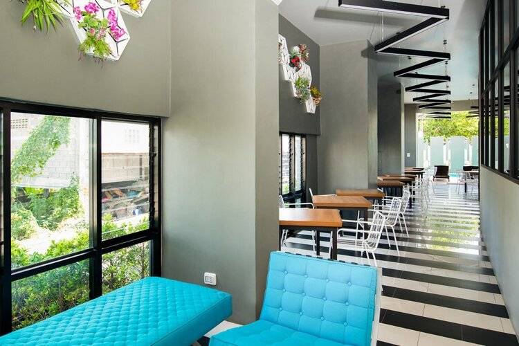 OYO 241 Ratana Hotel Sakdidet