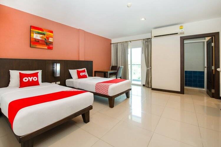 OYO 241 Ratana Hotel Sakdidet