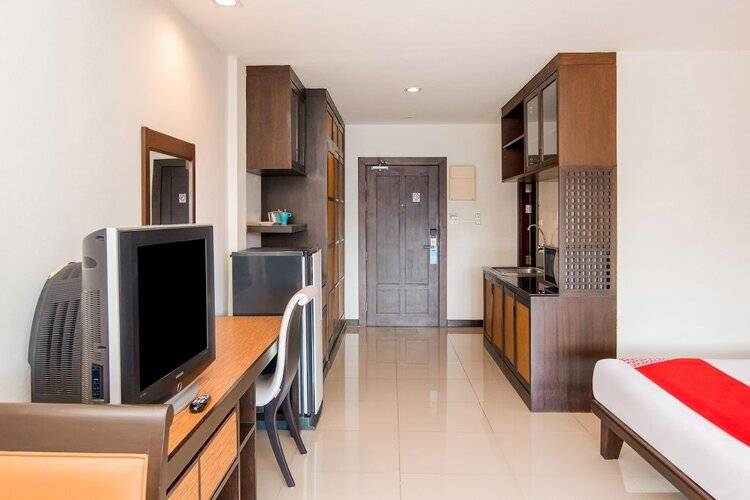 OYO 241 Ratana Hotel Sakdidet