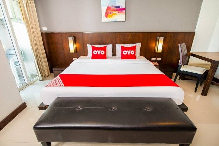 OYO 241 Ratana Hotel Sakdidet