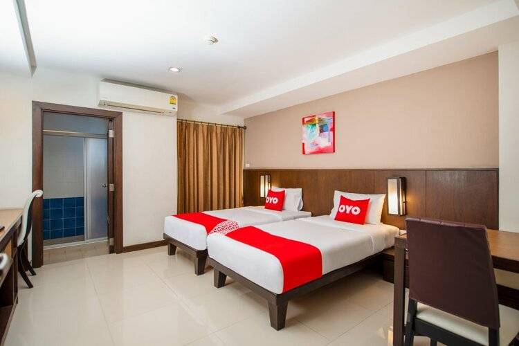 OYO 241 Ratana Hotel Sakdidet