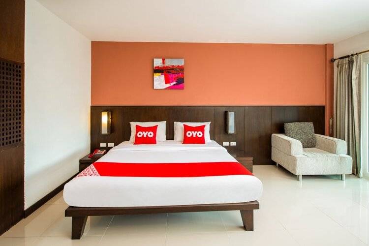 OYO 241 Ratana Hotel Sakdidet