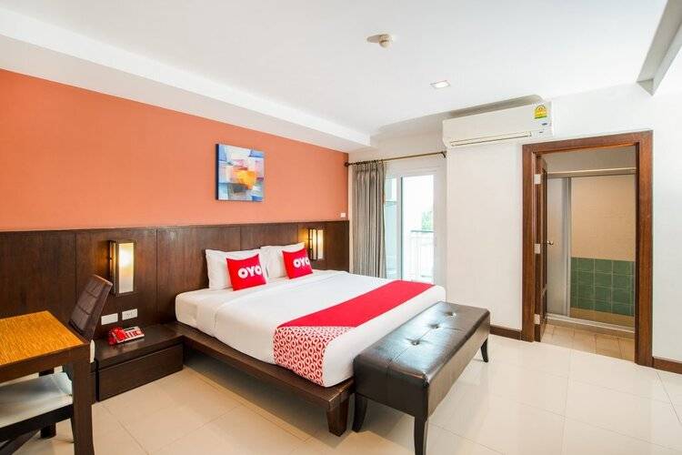 OYO 241 Ratana Hotel Sakdidet