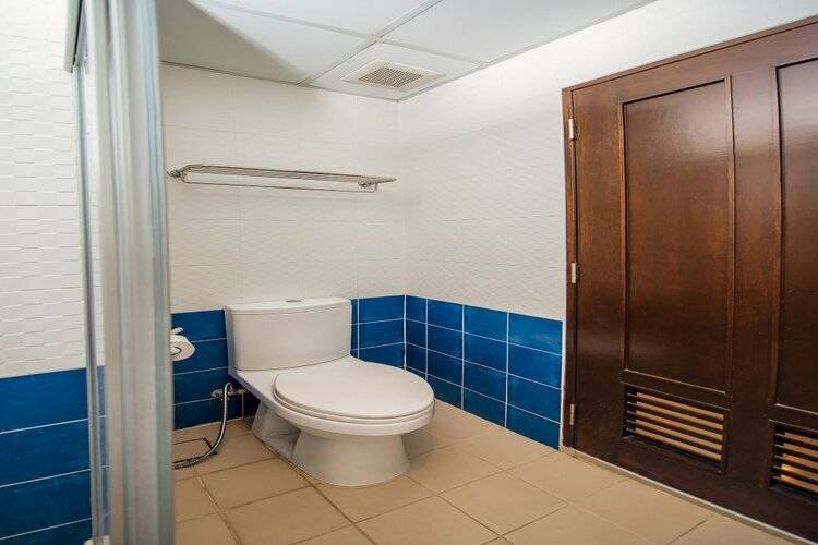 OYO 241 Ratana Hotel Sakdidet