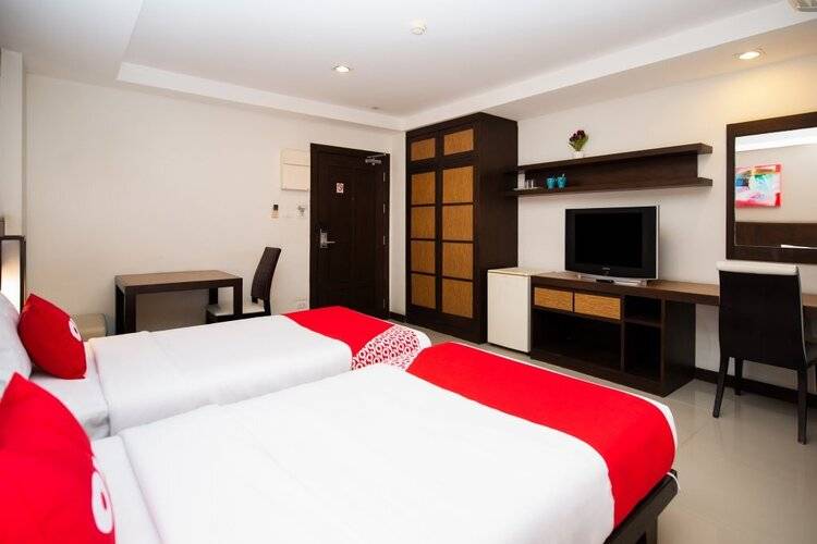 OYO 241 Ratana Hotel Sakdidet