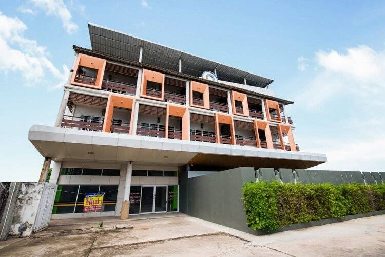 OYO 241 Ratana Hotel Sakdidet