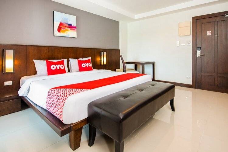 OYO 241 Ratana Hotel Sakdidet