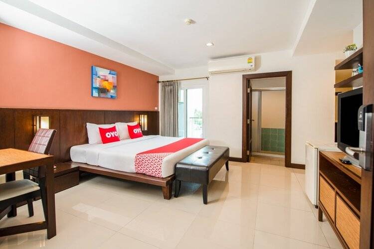 OYO 241 Ratana Hotel Sakdidet