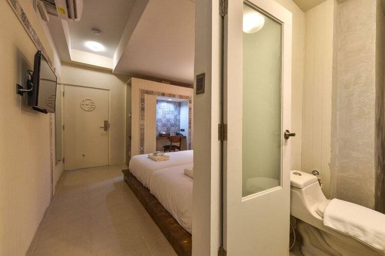 Hotel October